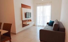 Apto no 3º andar com ar e Wi-Fi a 250 mts do mar!